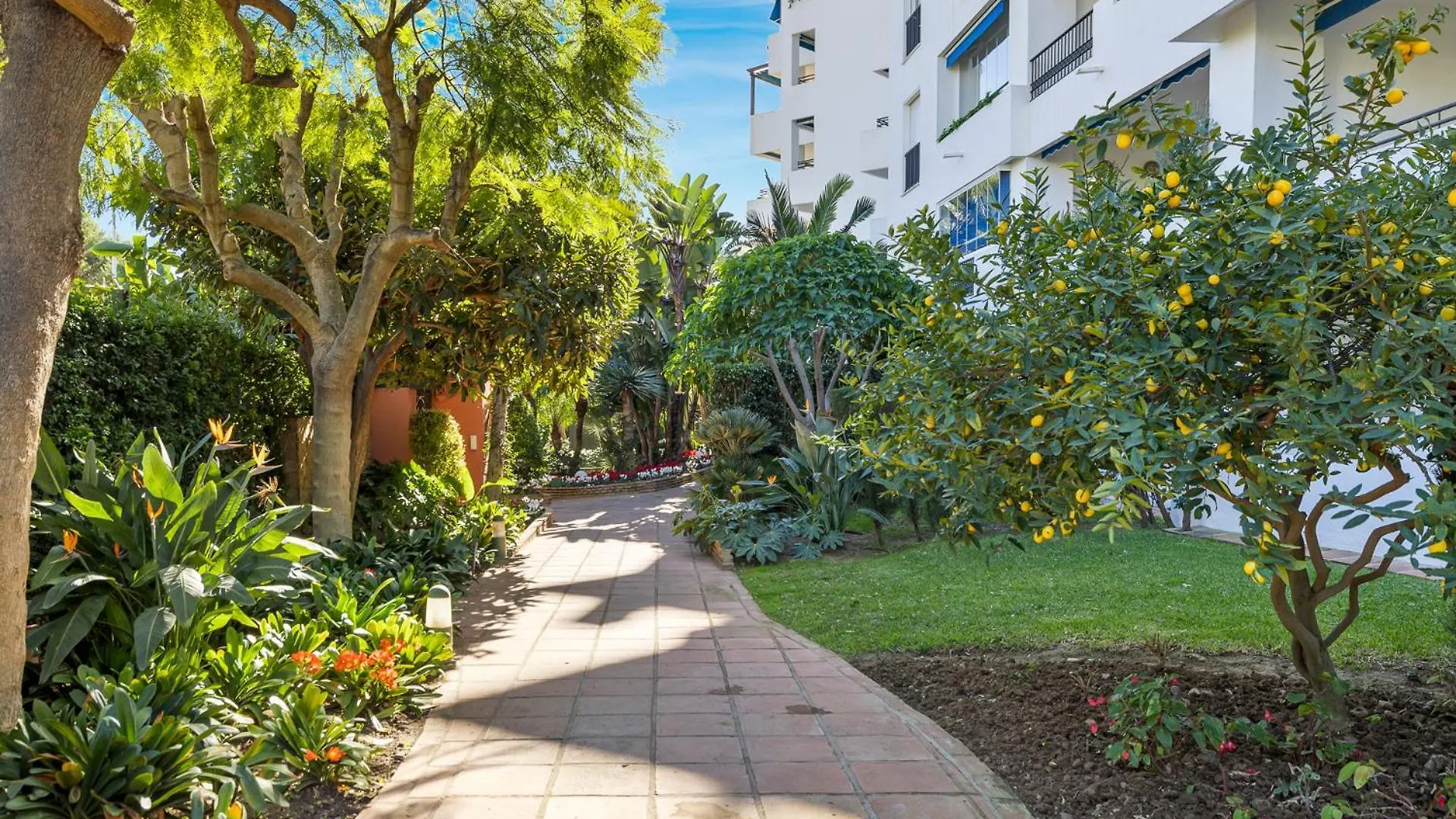 2 Bedroom Apartment In Medina Garden - Puerto Banus Marbella Spain