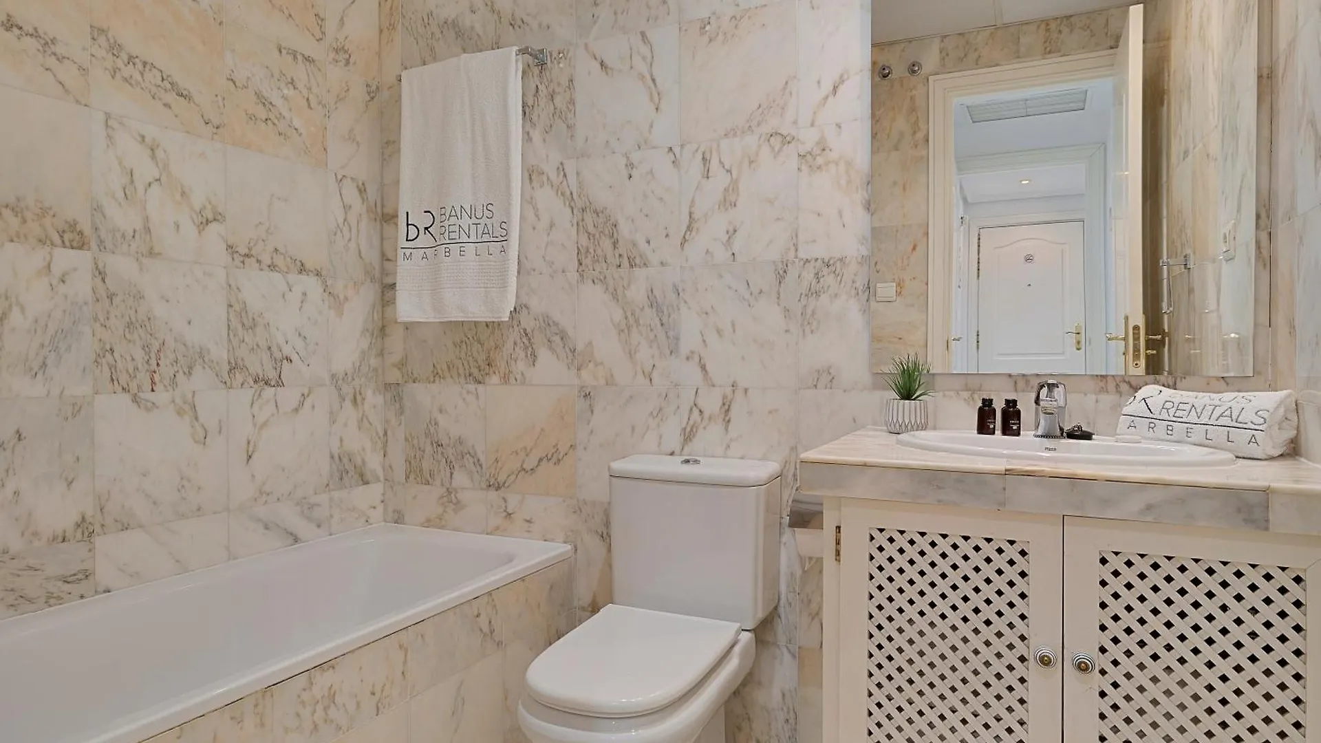 2 Bedroom Apartment In Medina Garden - Puerto Banus Marbella Spain